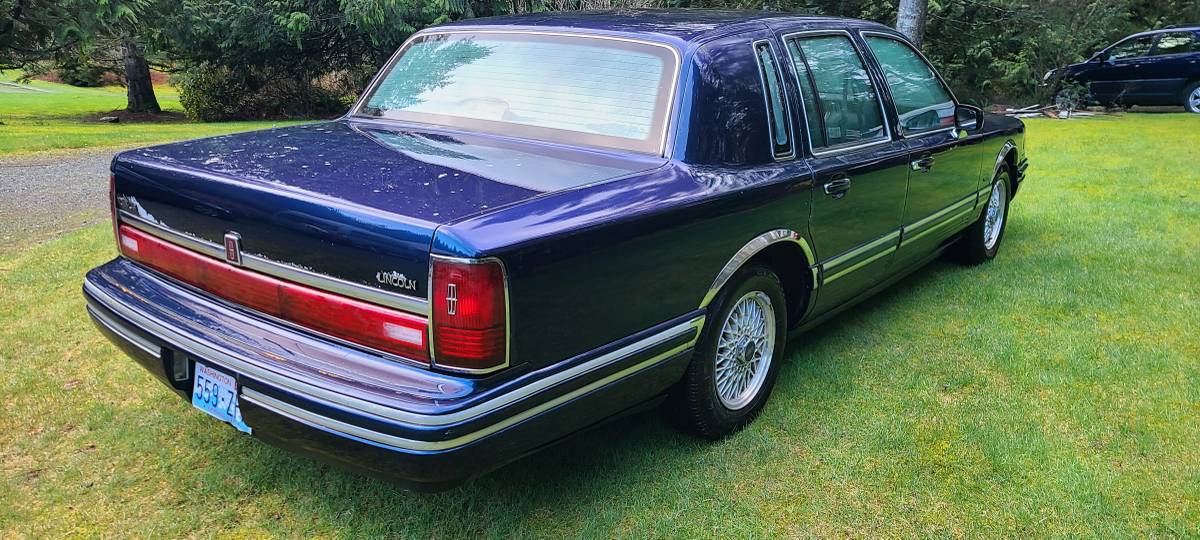 Lincoln-town-car-executive-1991-blue-6