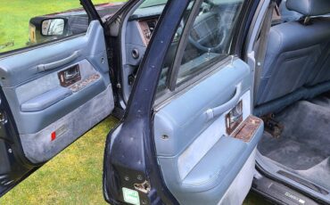 Lincoln-town-car-executive-1991-blue-8