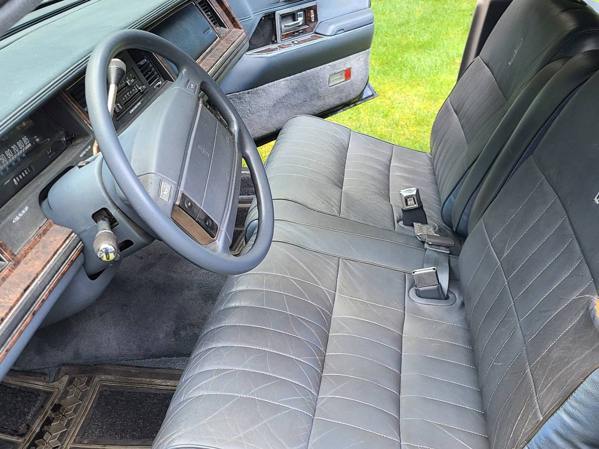 Lincoln-town-car-executive-1991-blue-9