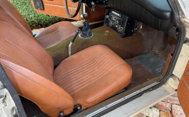 MG-MGB-1971-Coupe-12