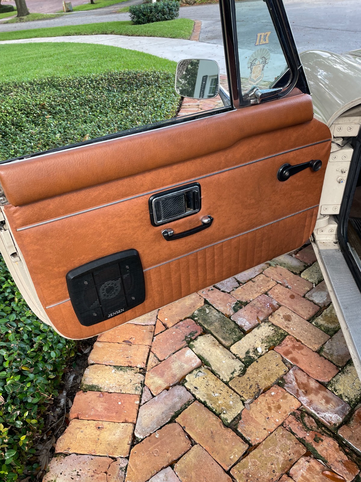 MG-MGB-1971-Coupe-14