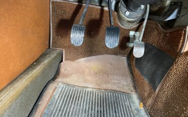 MG-MGB-1971-Coupe-15