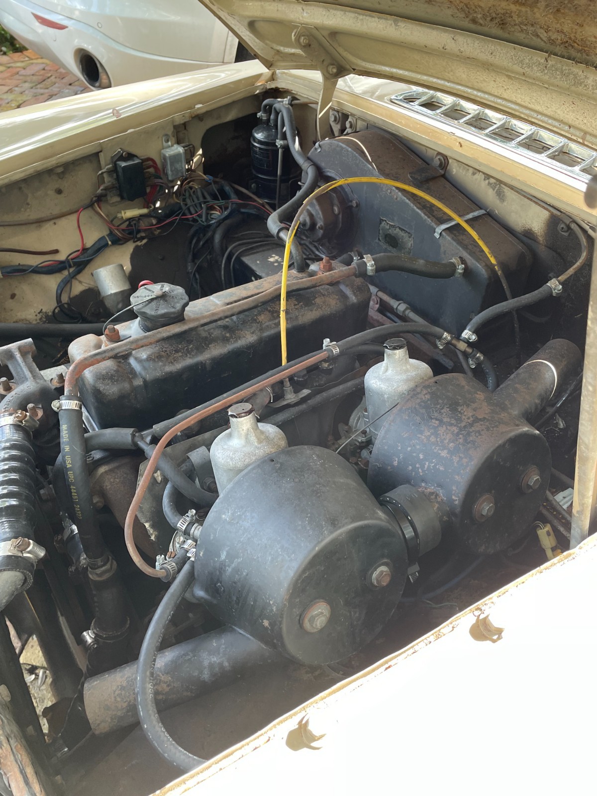 MG-MGB-1971-Coupe-18