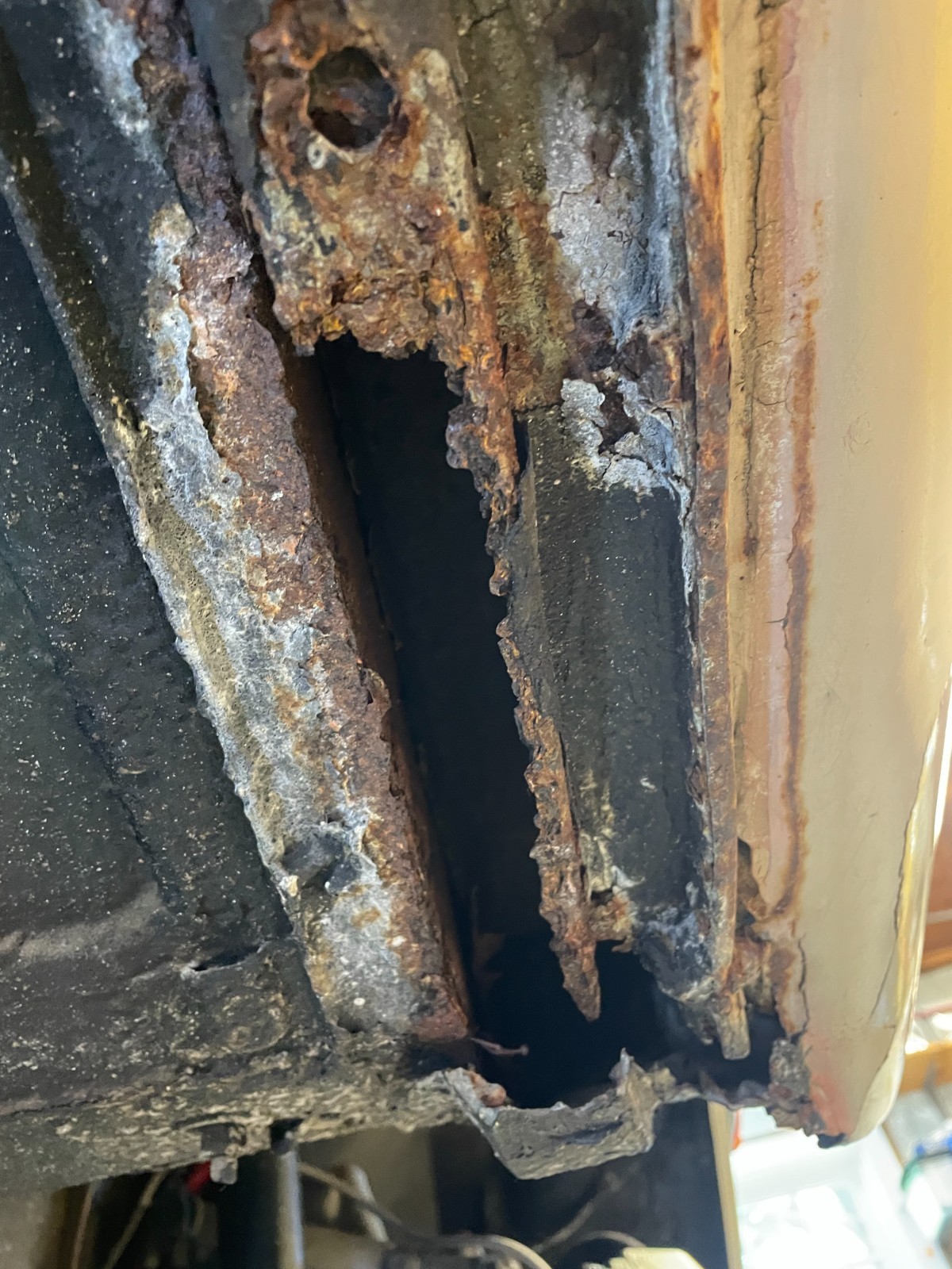 MG-MGB-1971-Coupe-27