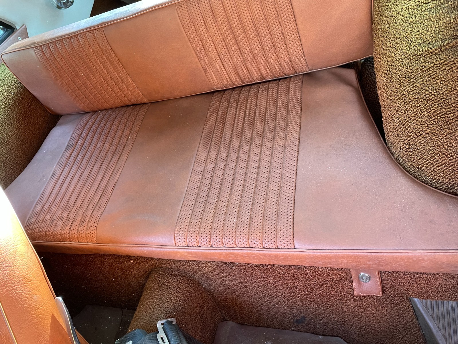 MG-MGB-1971-Coupe-35