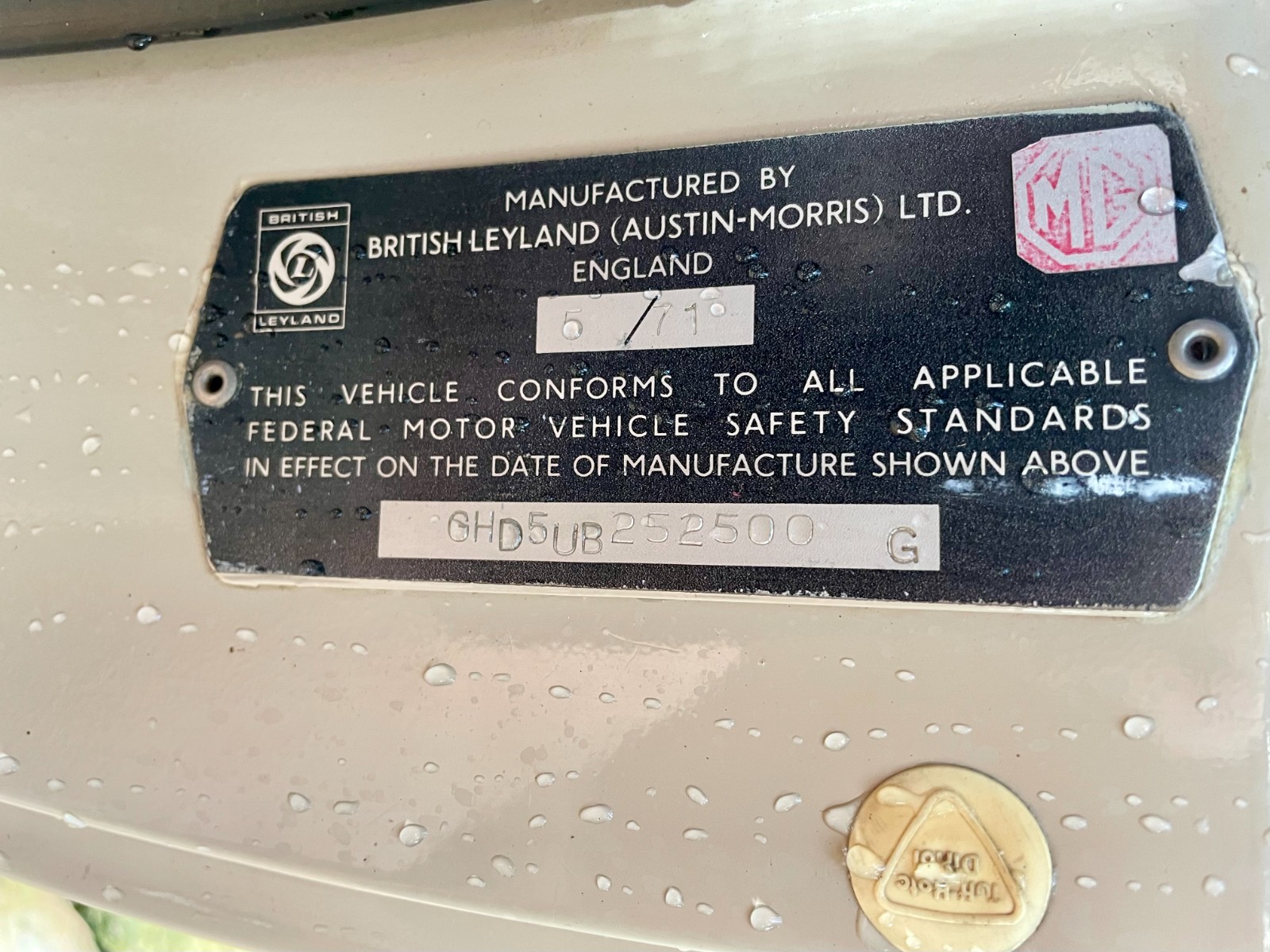 MG-MGB-1971-Coupe-37