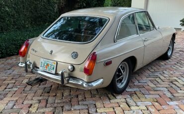 MG-MGB-1971-Coupe-5