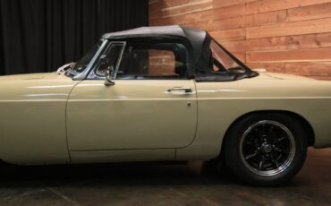 MG-MGB-1972-10