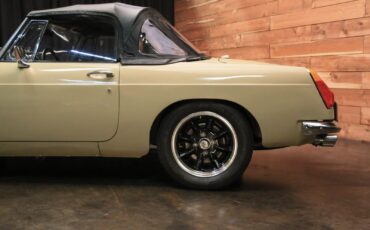 MG-MGB-1972-11