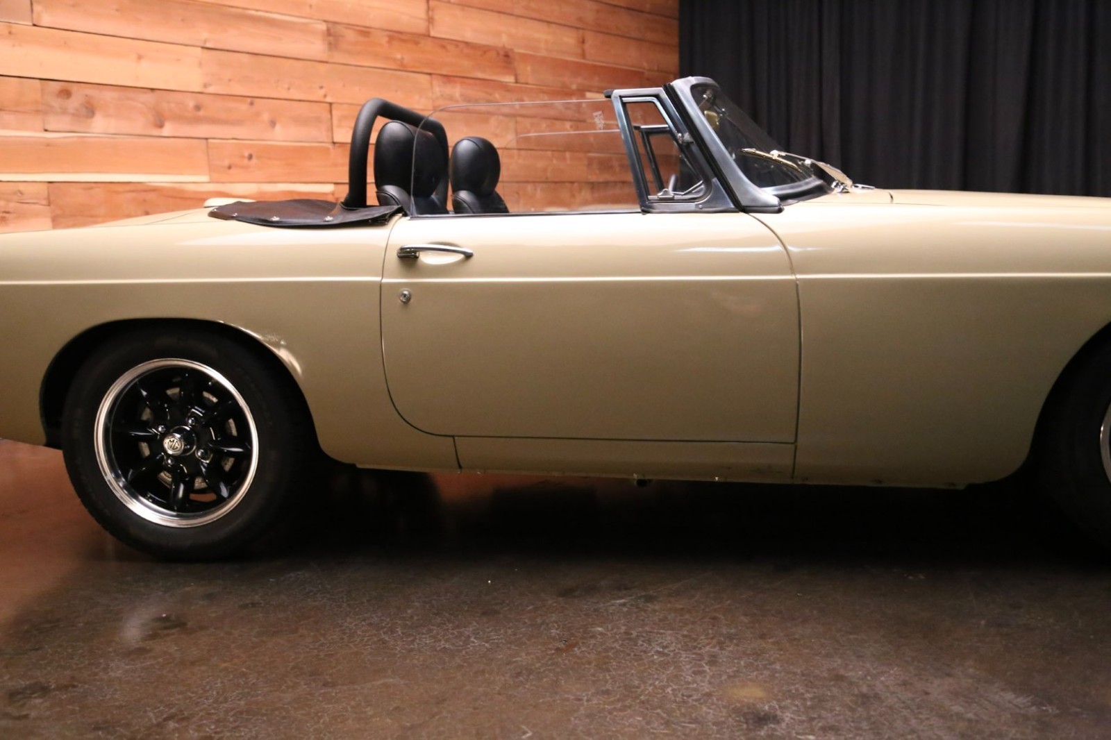 MG-MGB-1972-12