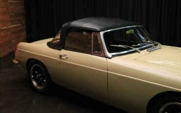 MG-MGB-1972-14