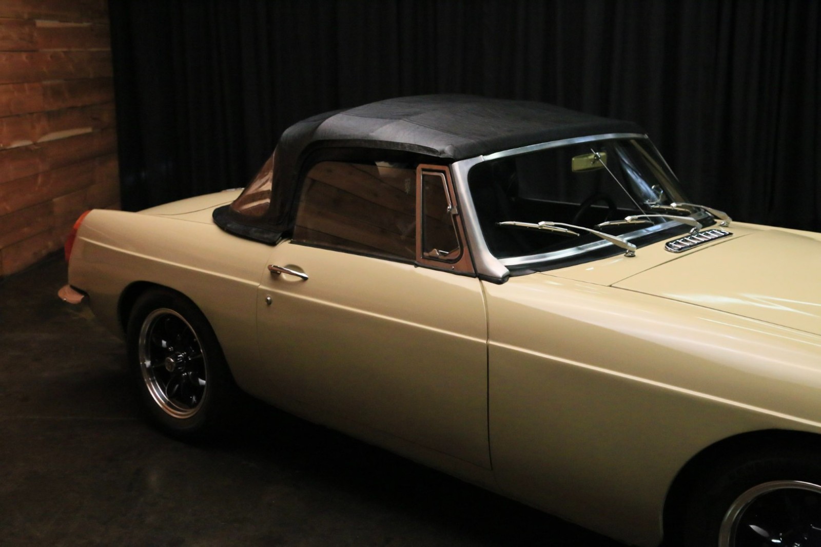 MG-MGB-1972-14
