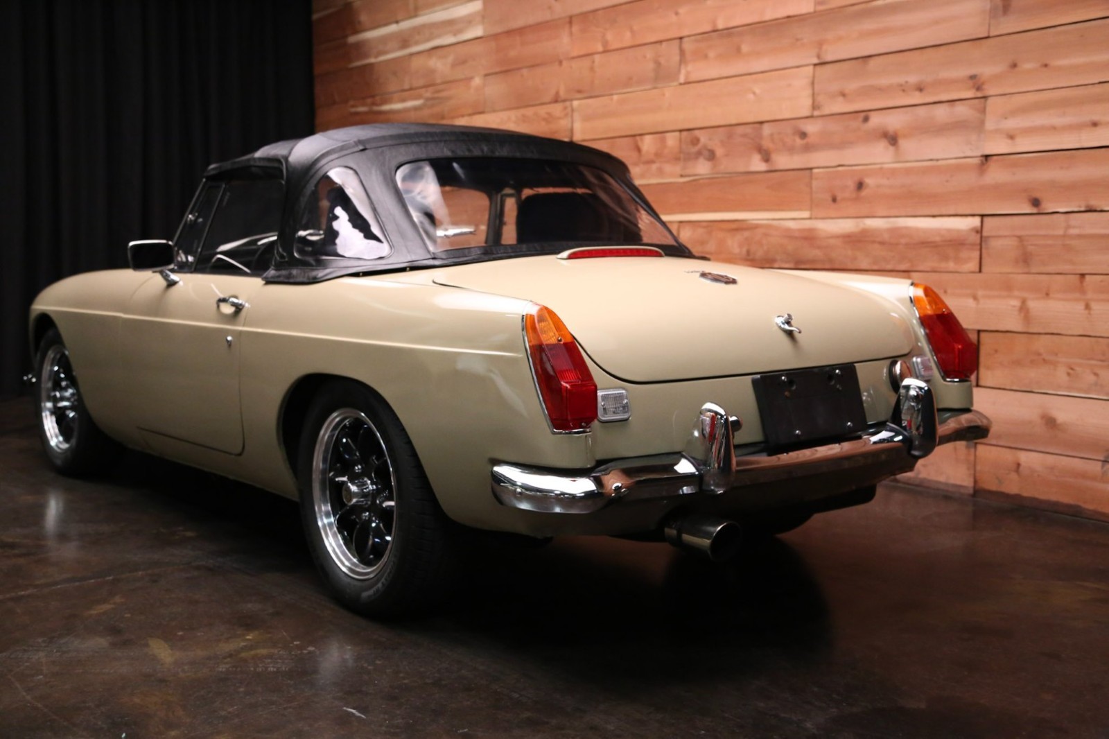 MG-MGB-1972-5
