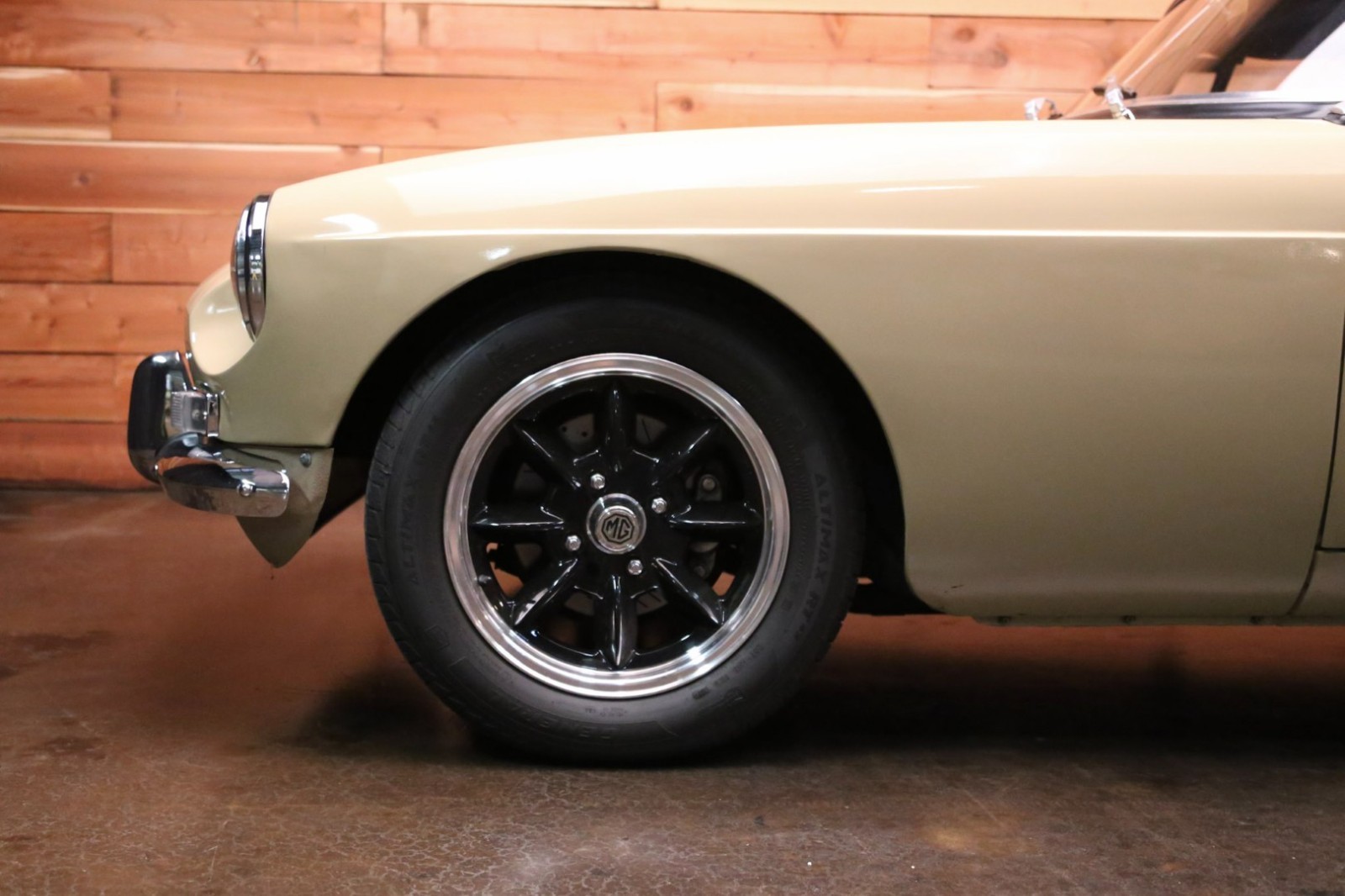 MG-MGB-1972-9