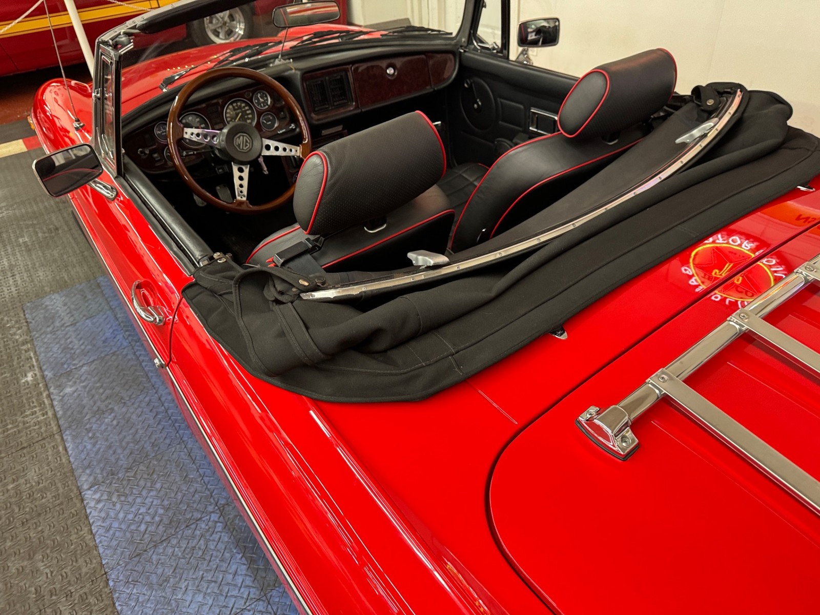 MG-MGB-1978-Convertible-14