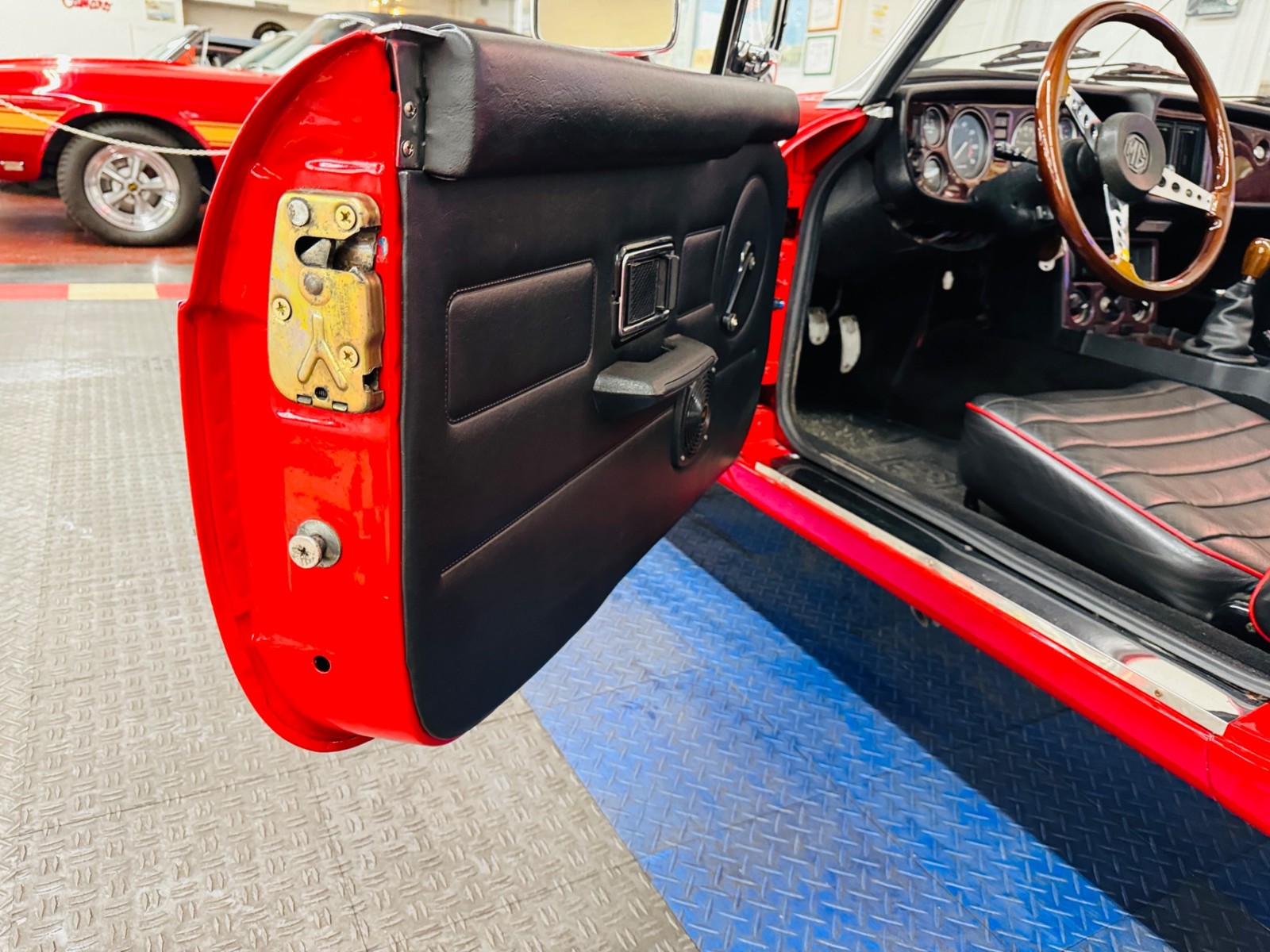 MG-MGB-1978-Convertible-36