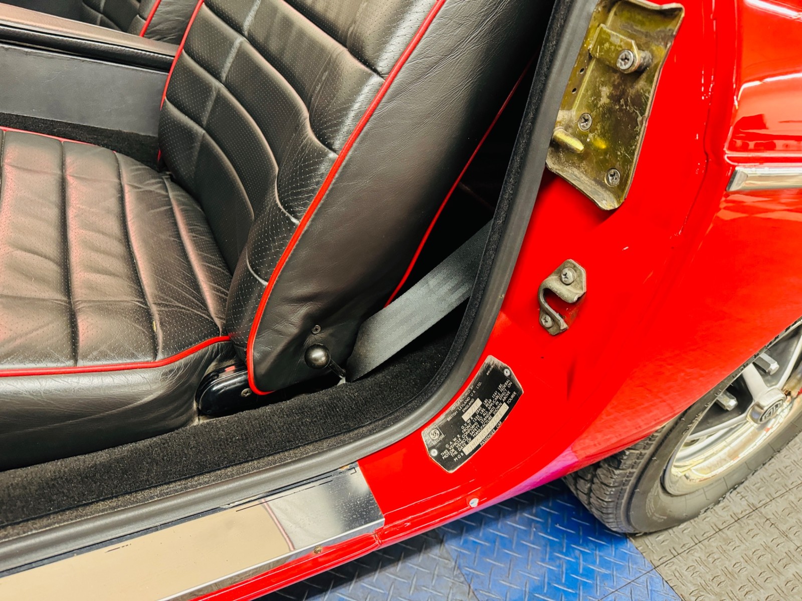 MG-MGB-1978-Convertible-37