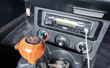 MG-MGB-1979-Convertible-10