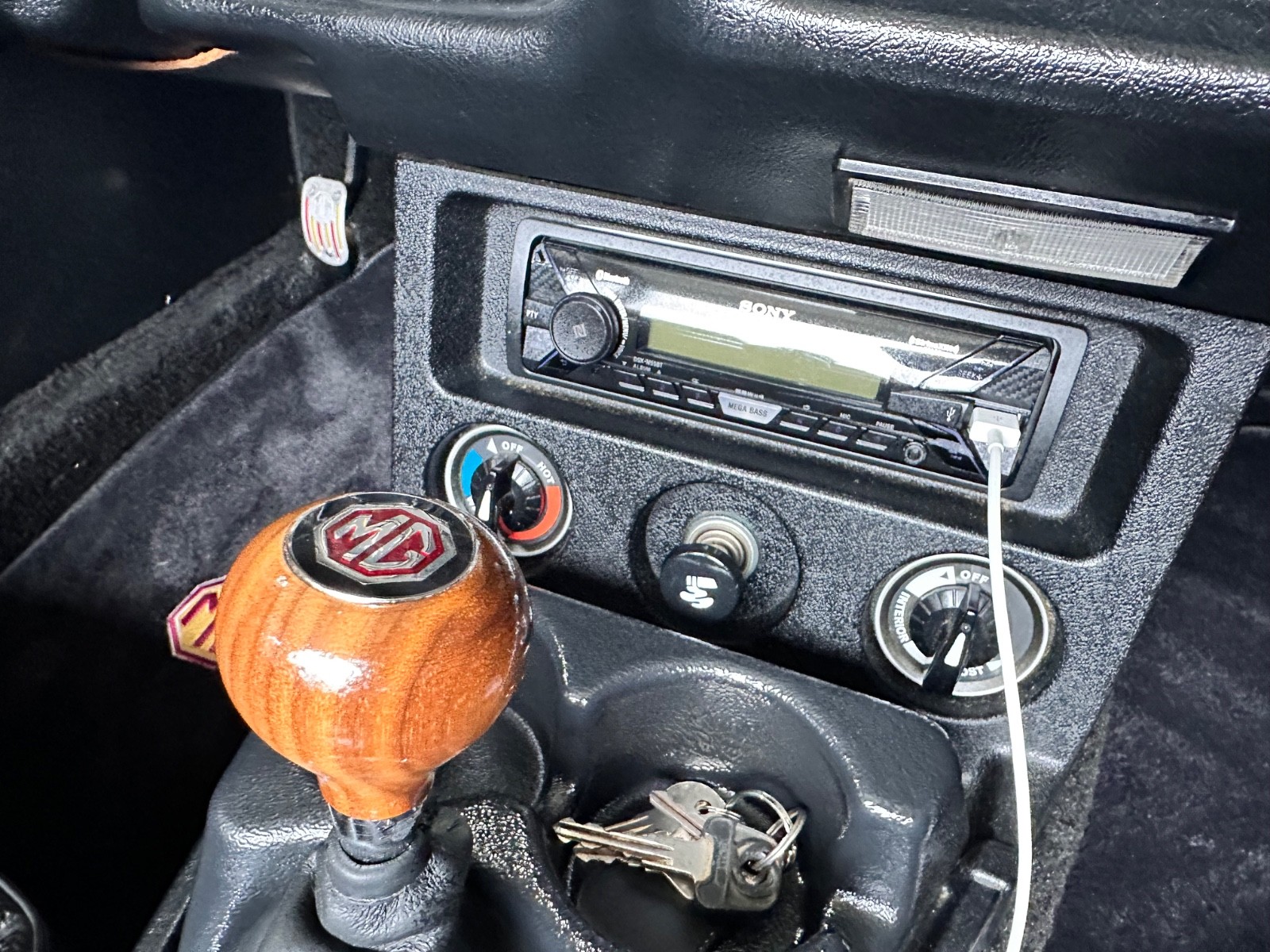 MG-MGB-1979-Convertible-10