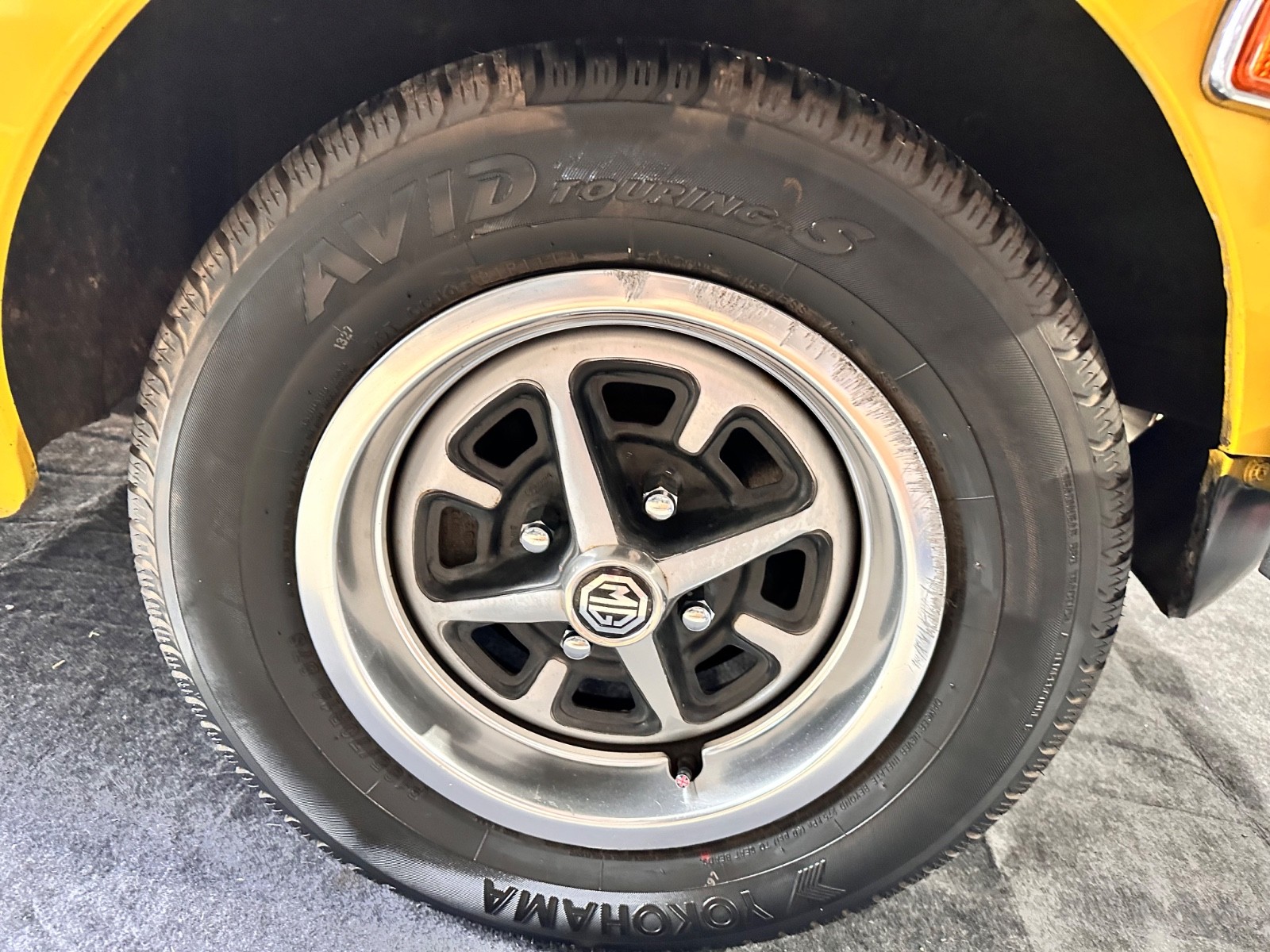 MG-MGB-1979-Convertible-12