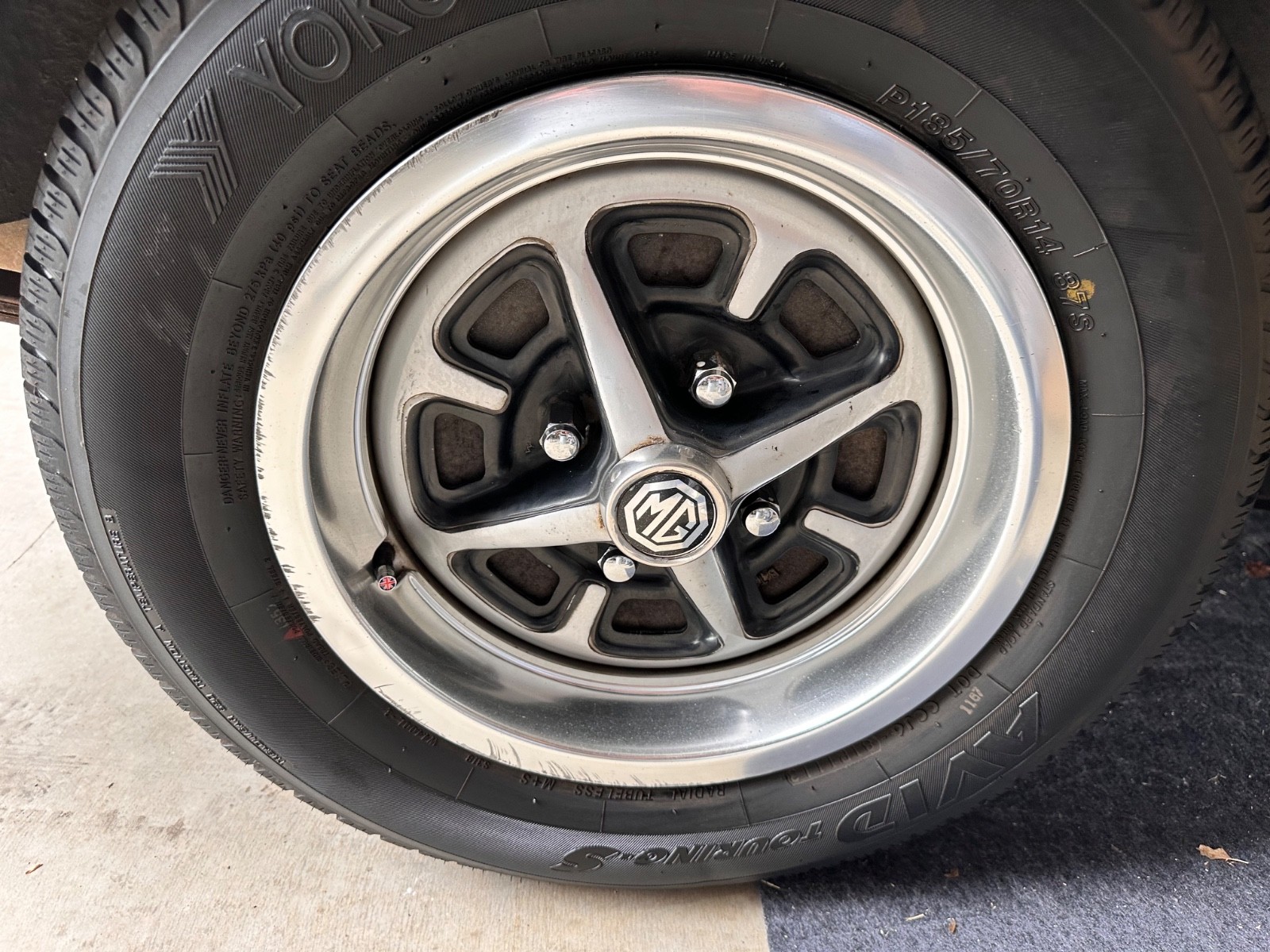 MG-MGB-1979-Convertible-13