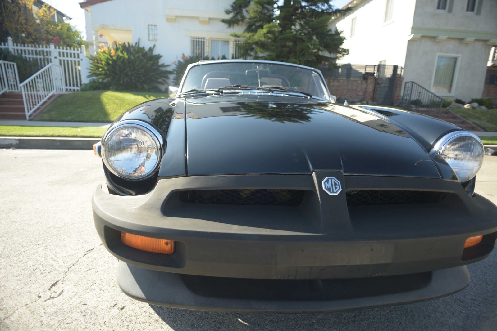 MG-MGB-1979-Convertible-2