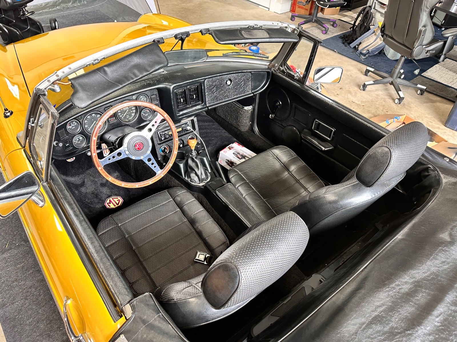 MG-MGB-1979-Convertible-3