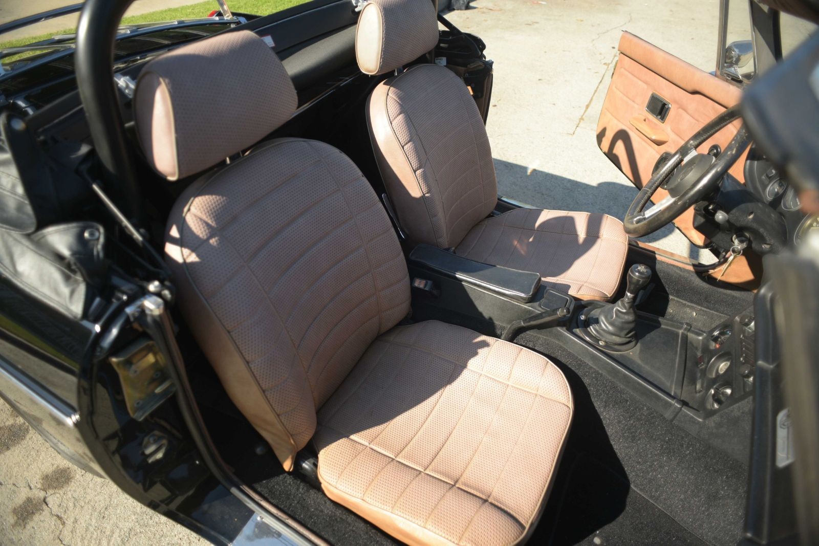 MG-MGB-1979-Convertible-7