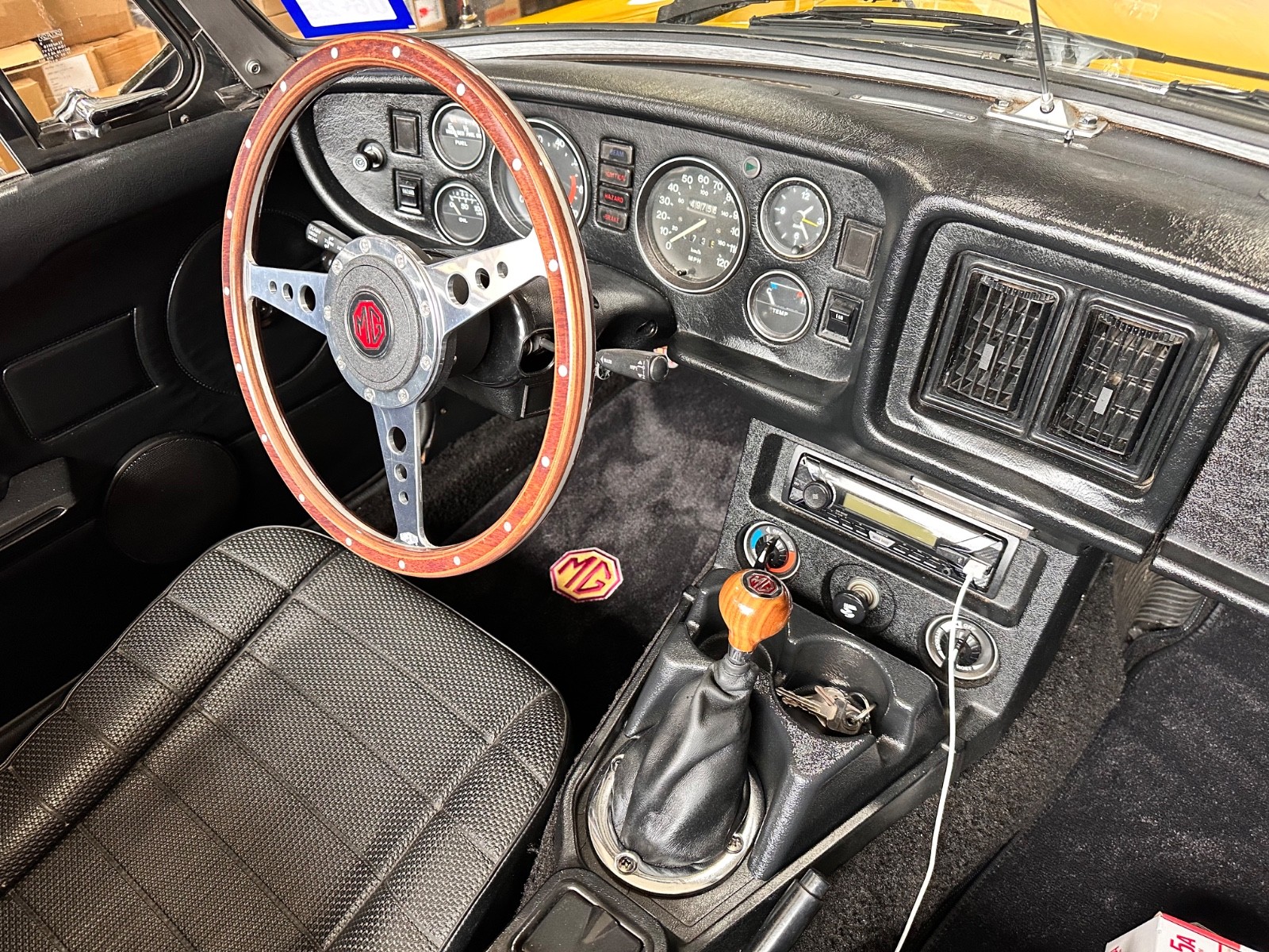 MG-MGB-1979-Convertible-8