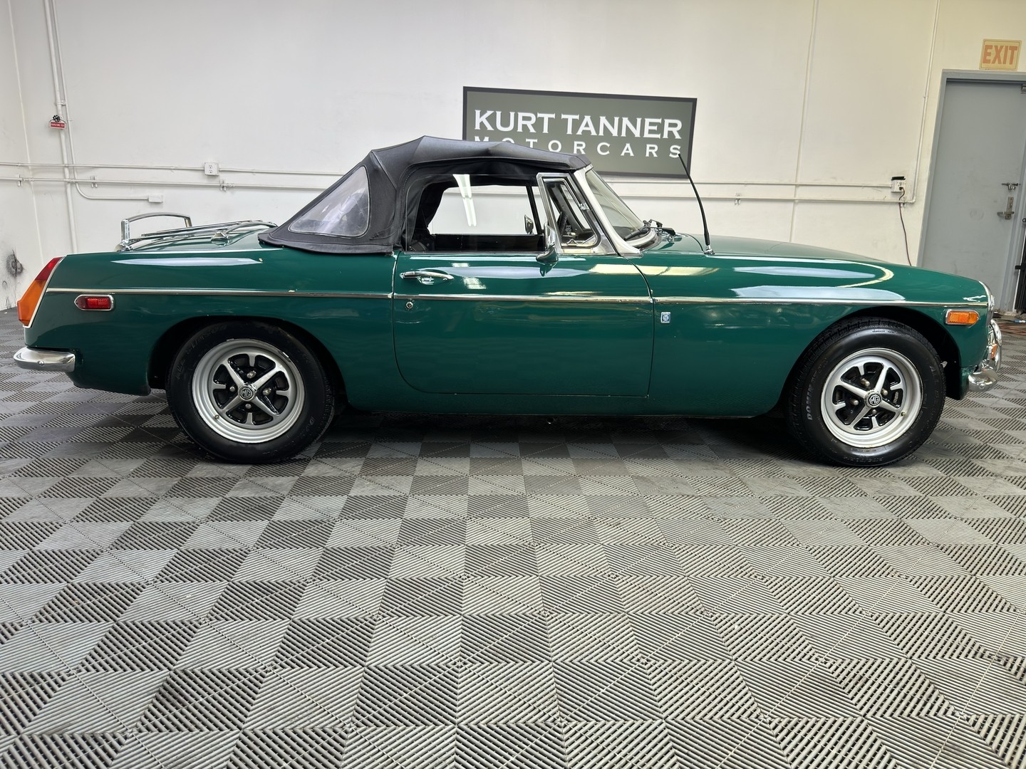 MG-Other-1974-COUPE-11