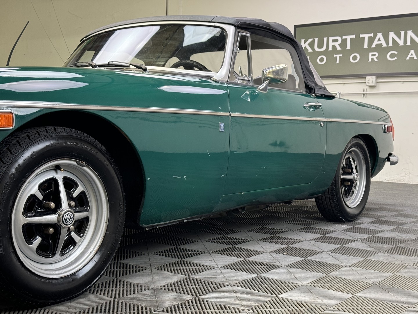 MG-Other-1974-COUPE-13