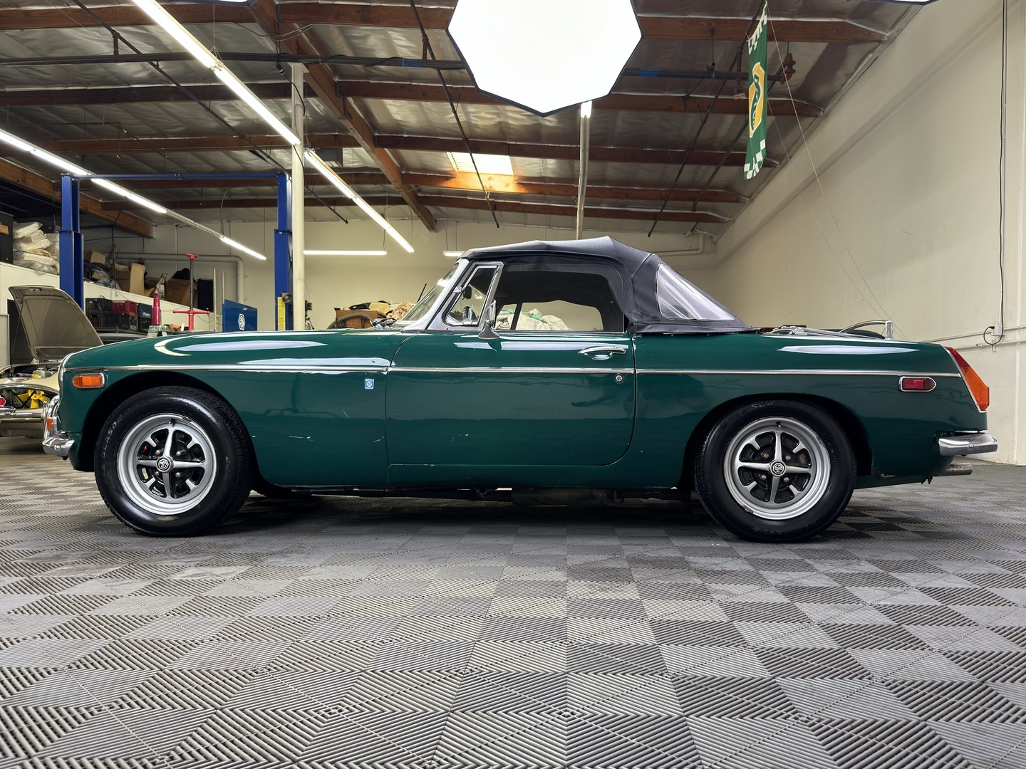 MG-Other-1974-COUPE-14