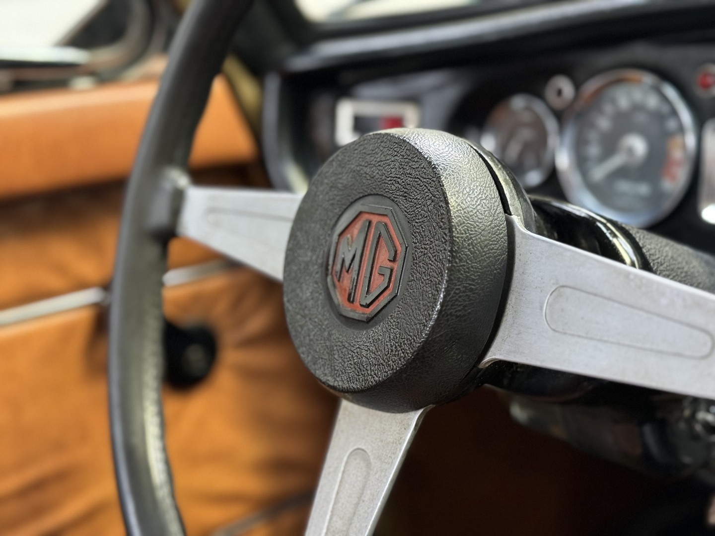 MG-Other-1974-COUPE-25