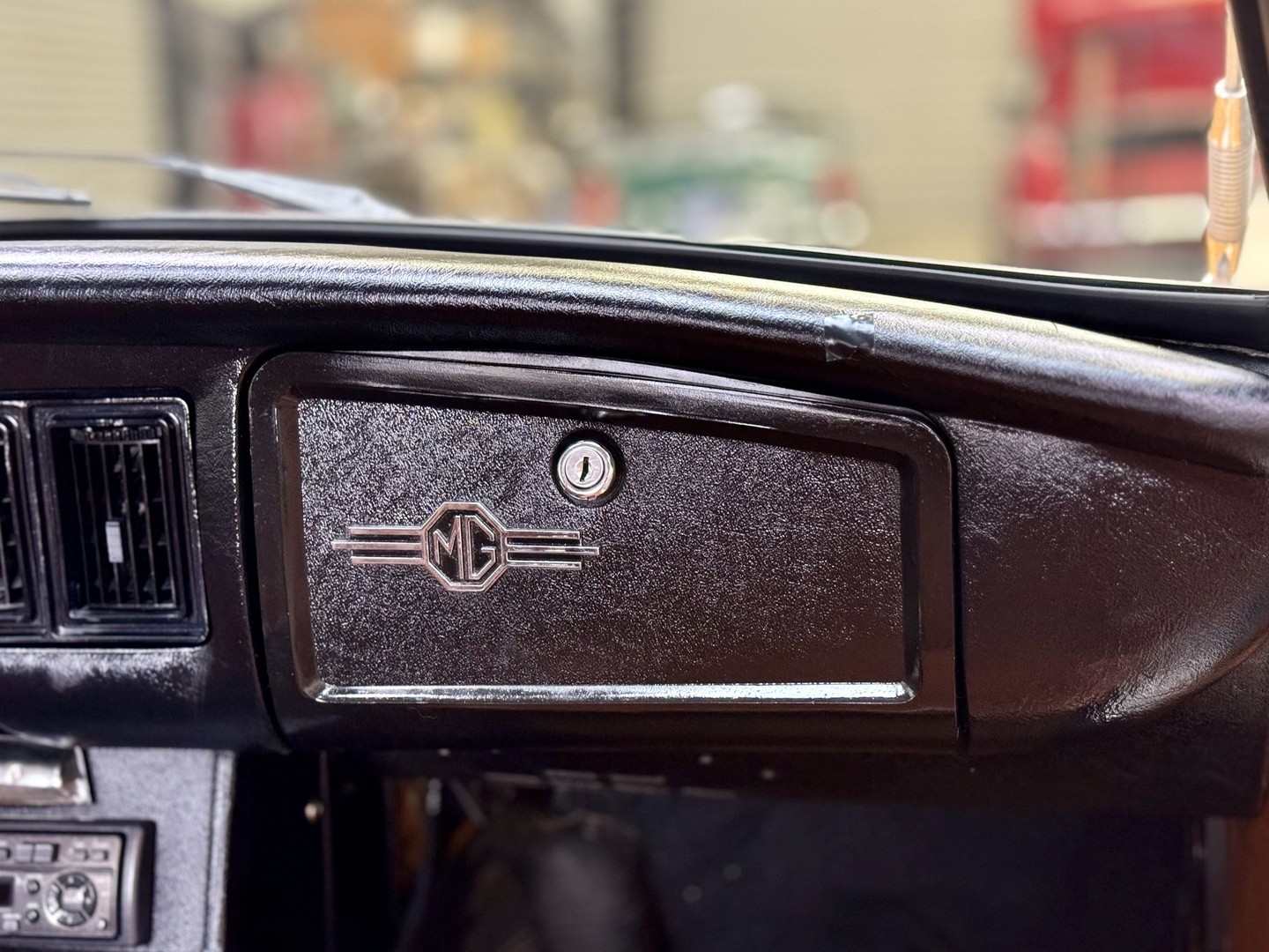 MG-Other-1974-COUPE-27