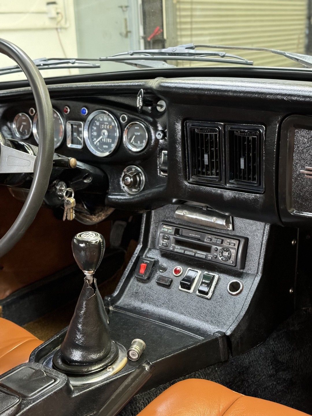 MG-Other-1974-COUPE-28