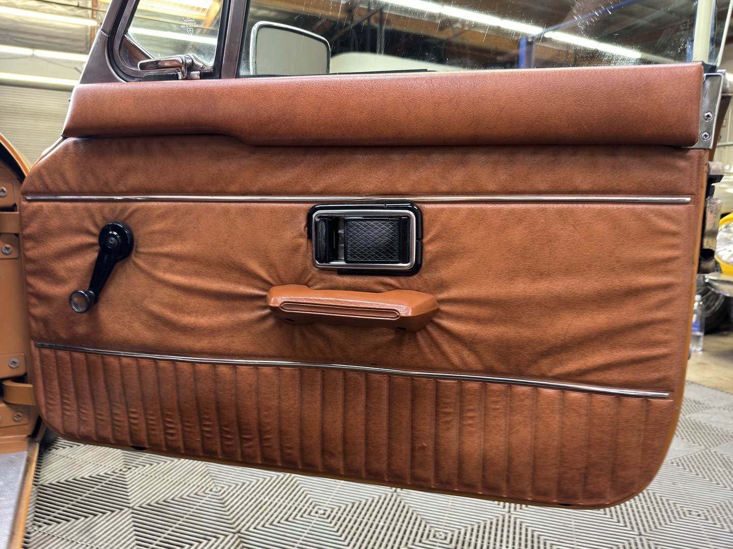 MG-Other-1974-COUPE-32