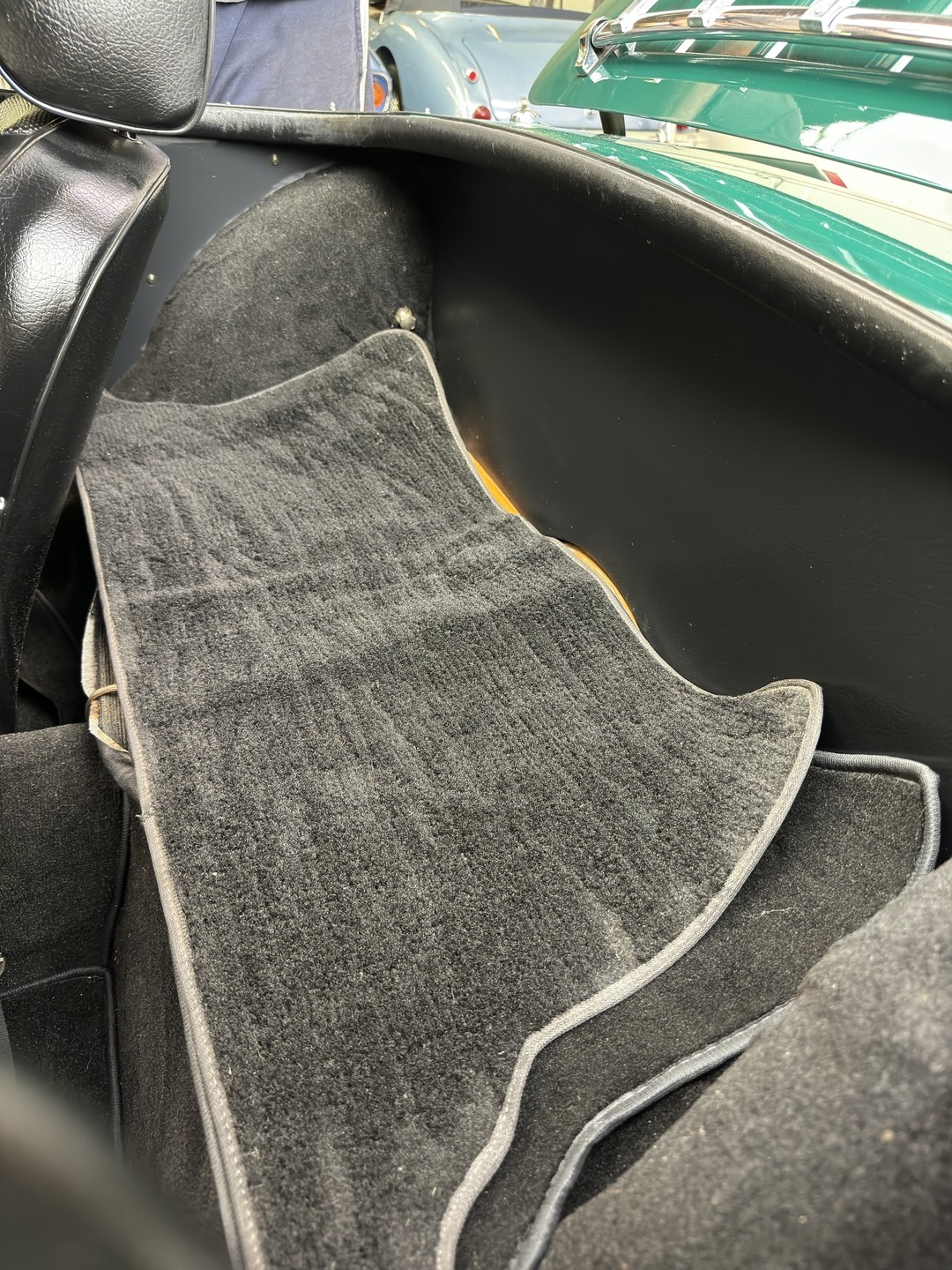 MG-Other-1974-COUPE-32