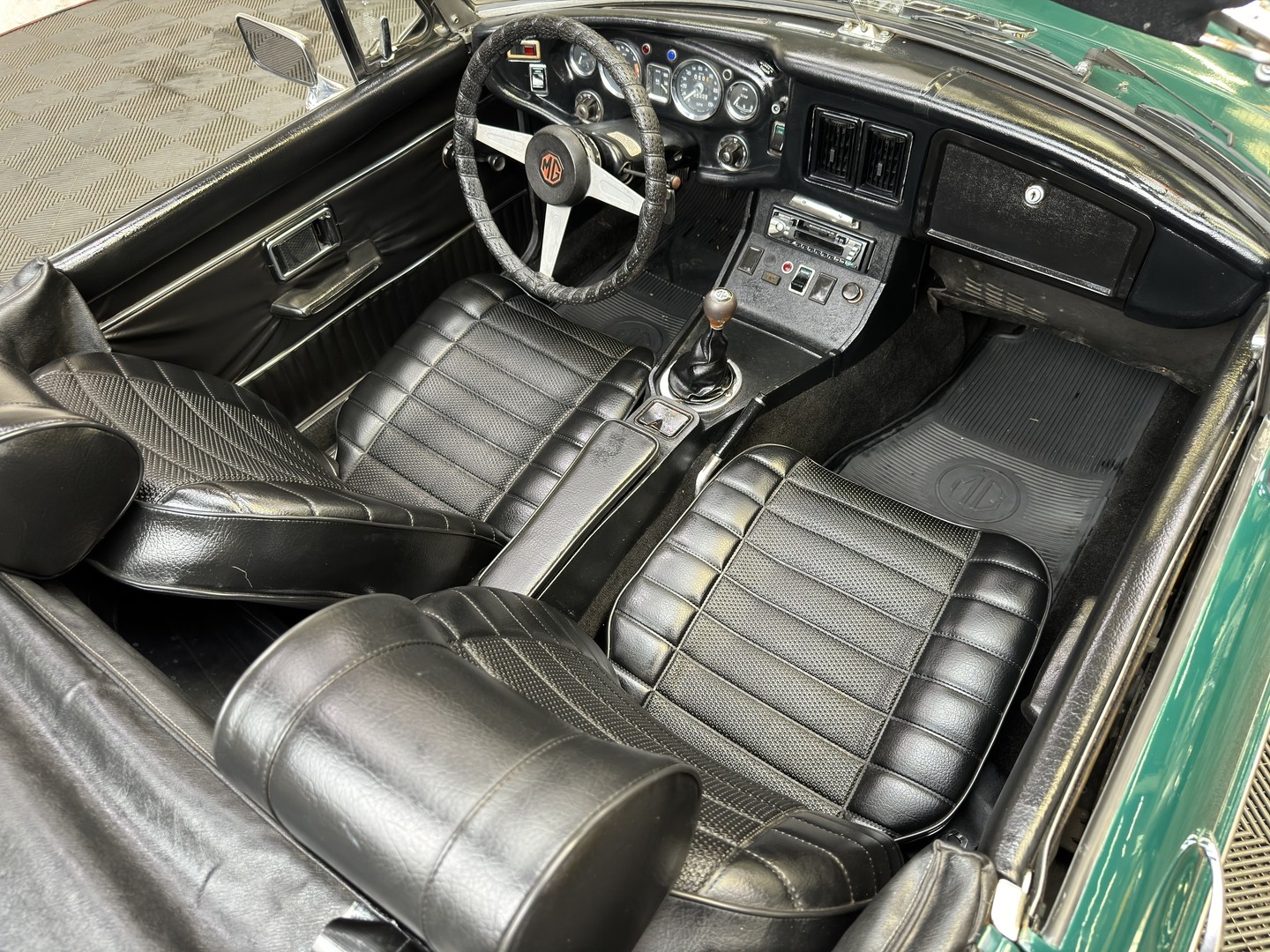 MG-Other-1974-COUPE-33