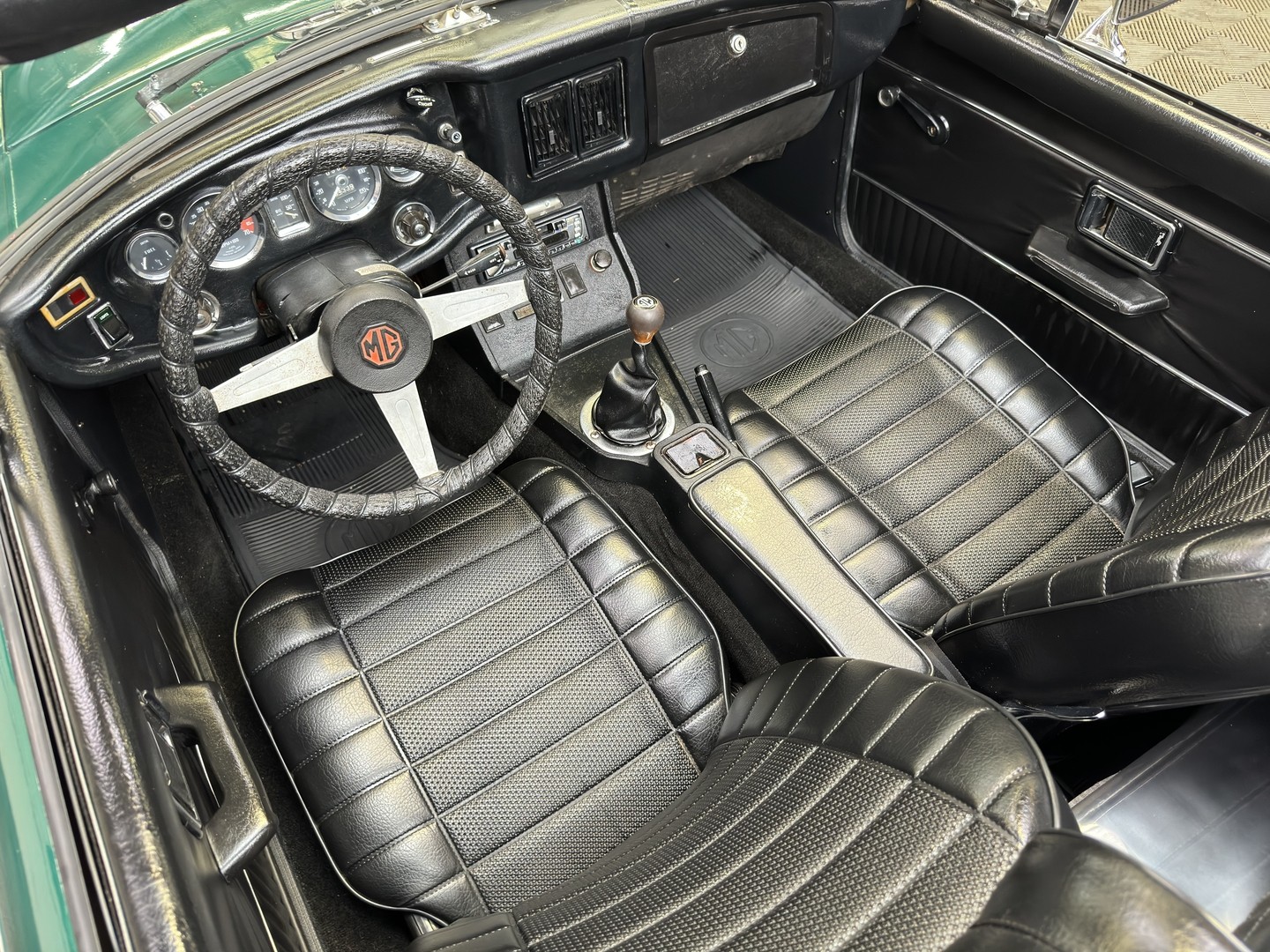 MG-Other-1974-COUPE-34