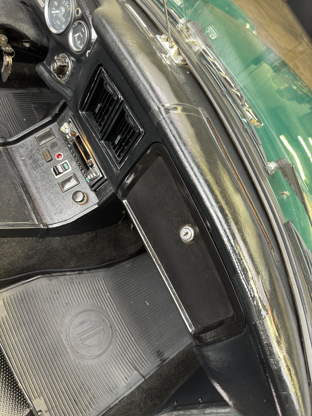 MG-Other-1974-COUPE-37