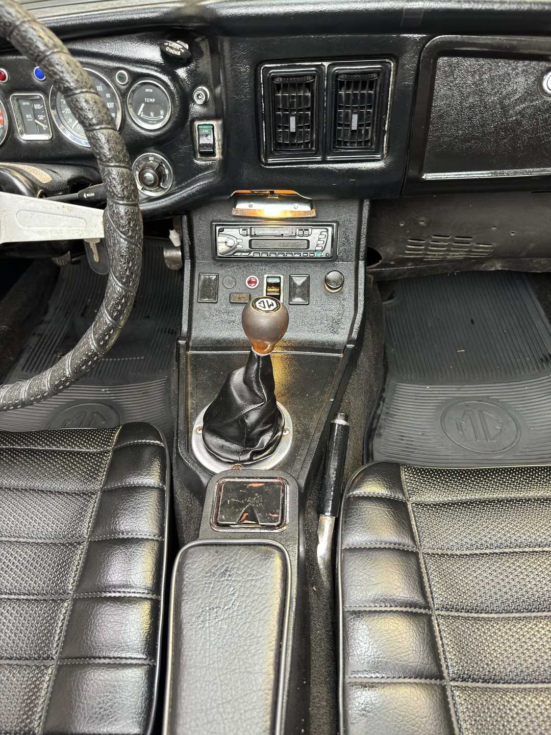 MG-Other-1974-COUPE-38