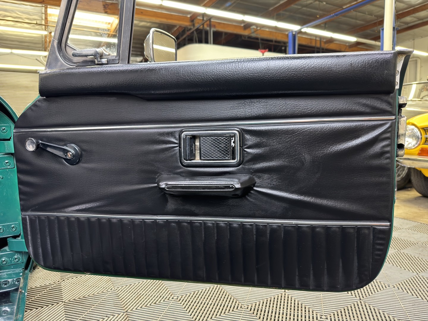 MG-Other-1974-COUPE-39