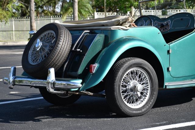 MG-TD-1954-Convertible-11