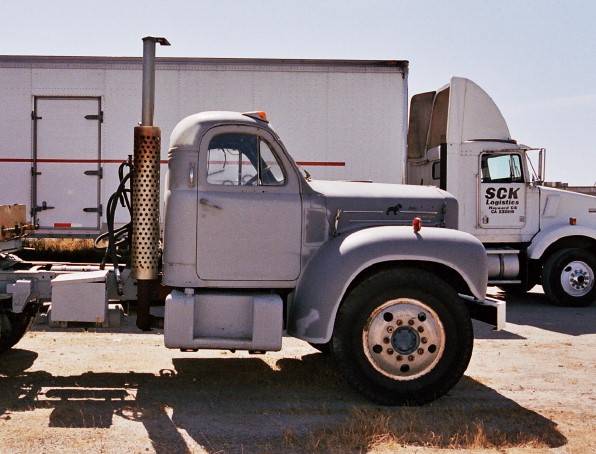 Mack-b-60-1956-grey-4