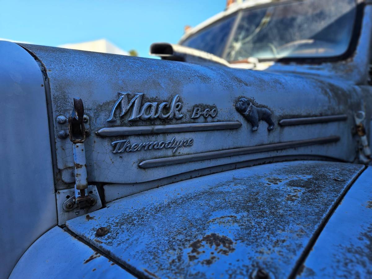 Mack-b-60-1956-grey-5