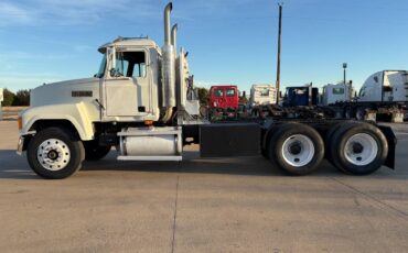 Mack-ch613-diesel-1996-white-1