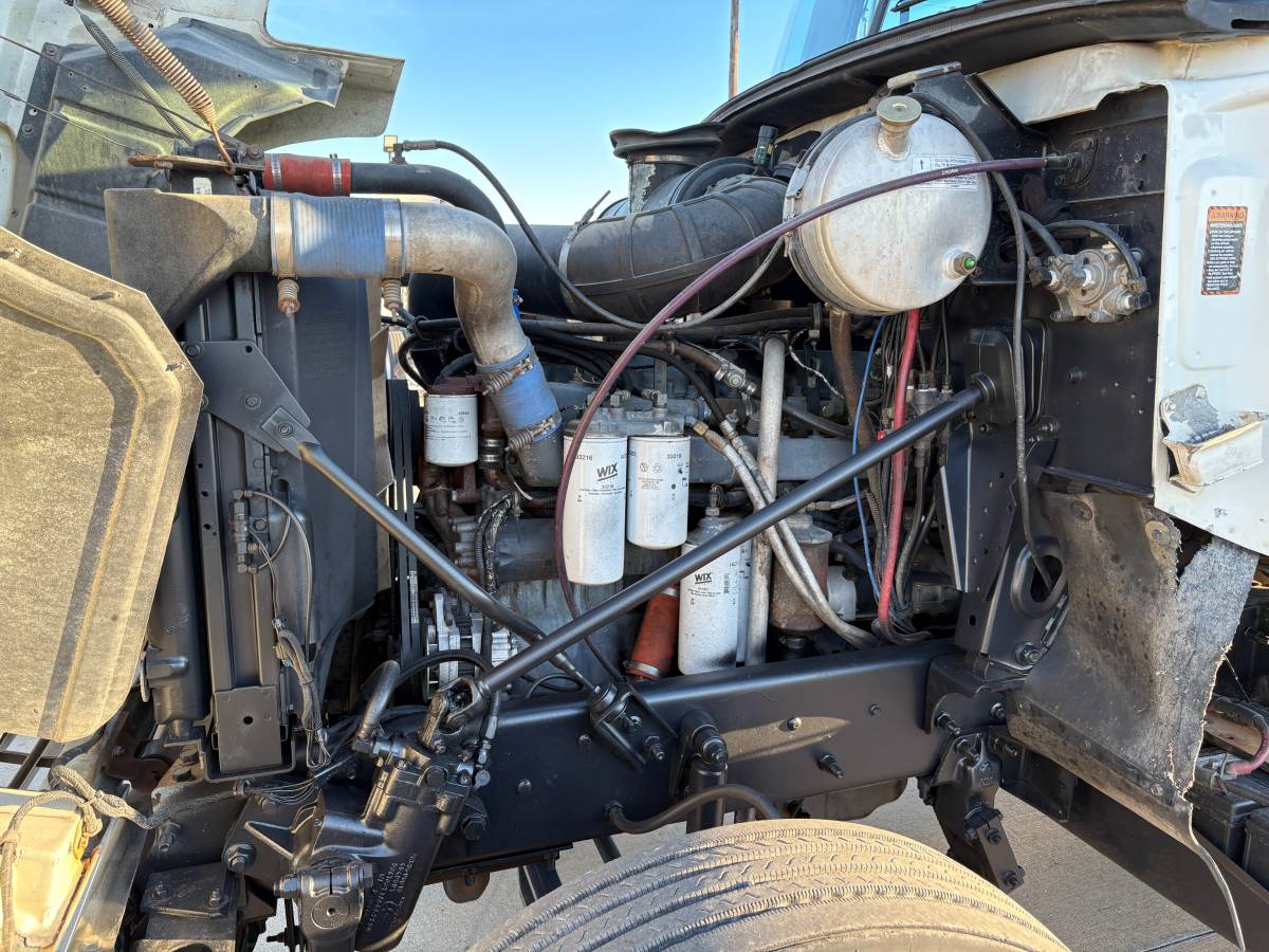 Mack-ch613-diesel-1996-white-11