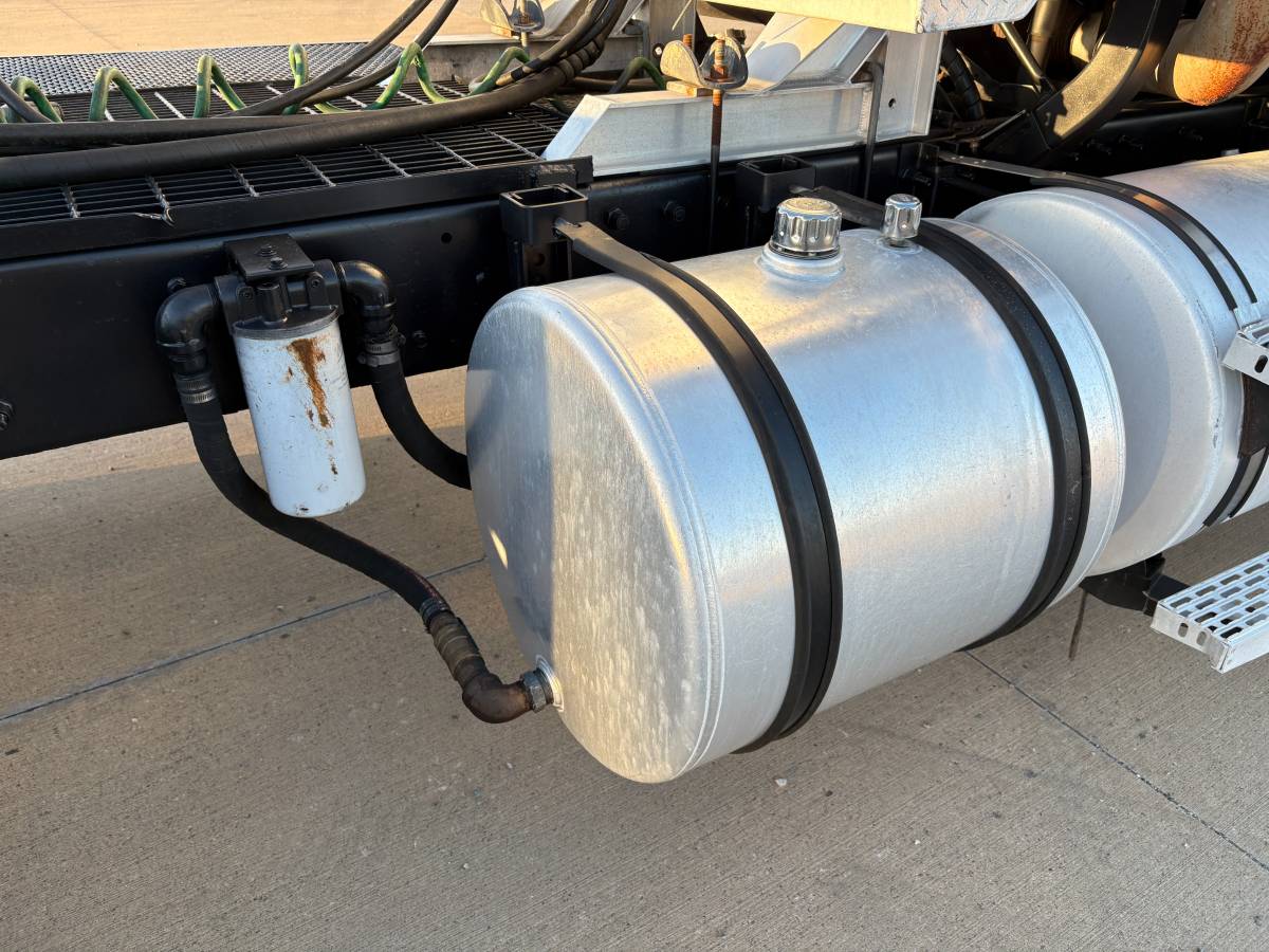 Mack-ch613-diesel-1996-white-13