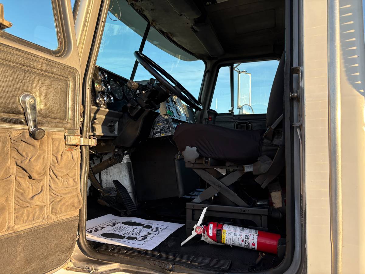 Mack-ch613-diesel-1996-white-14