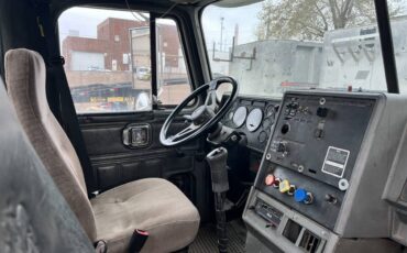 Mack-semi-ch613-diesel-1996-white-1